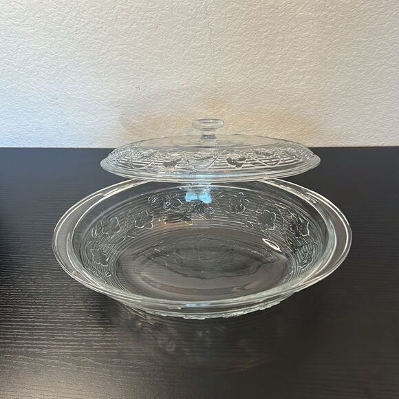 Vintage Lidded Glass Roaster / Oval Baking Dish with Floral Design - Picture 4 of 4
